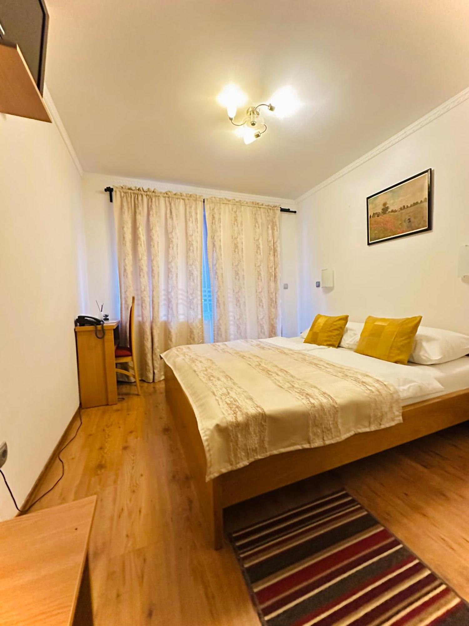 Motel Stovrela ซาซิน ภายนอก รูปภาพ
