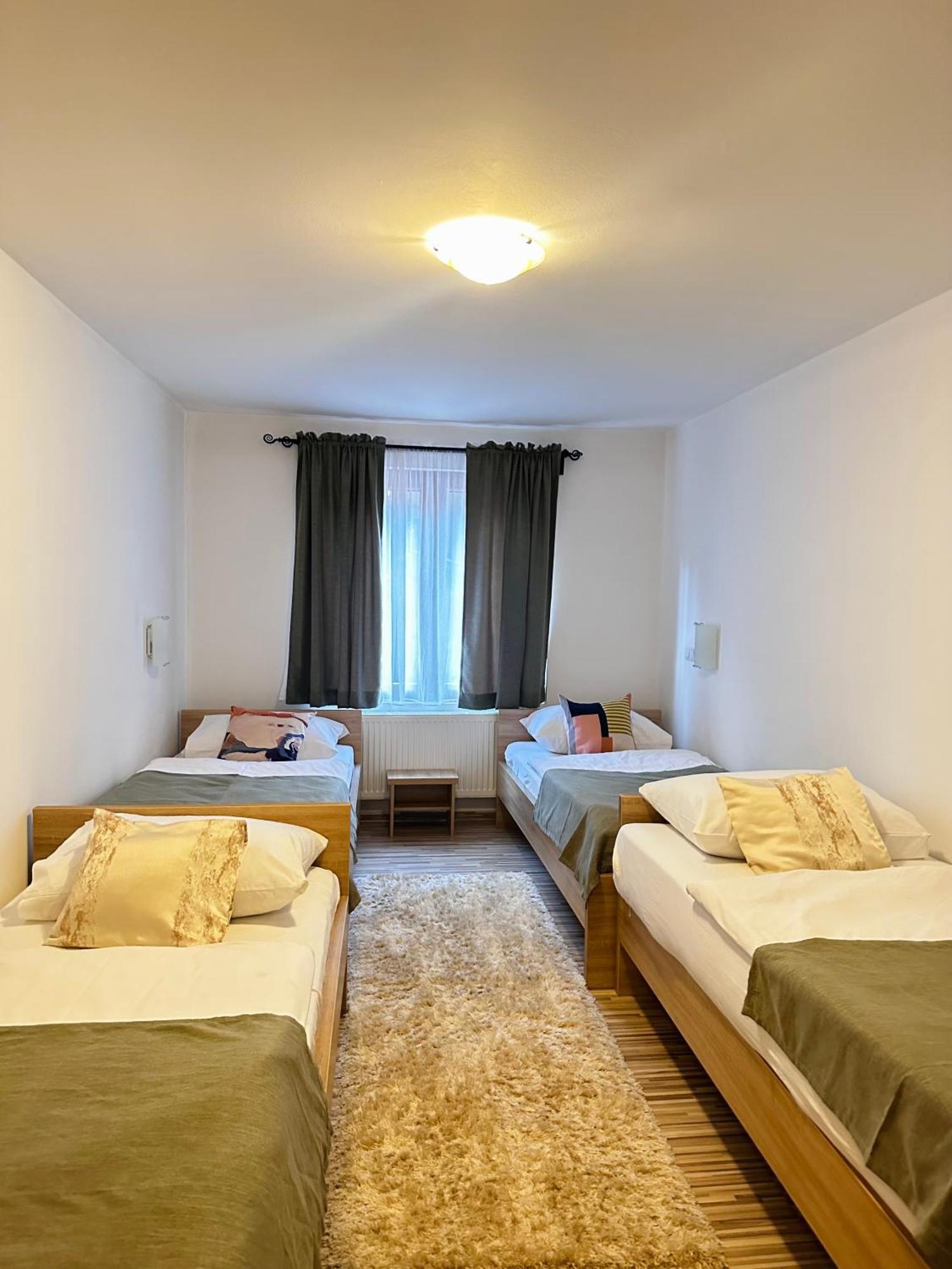 Motel Stovrela ซาซิน ภายนอก รูปภาพ