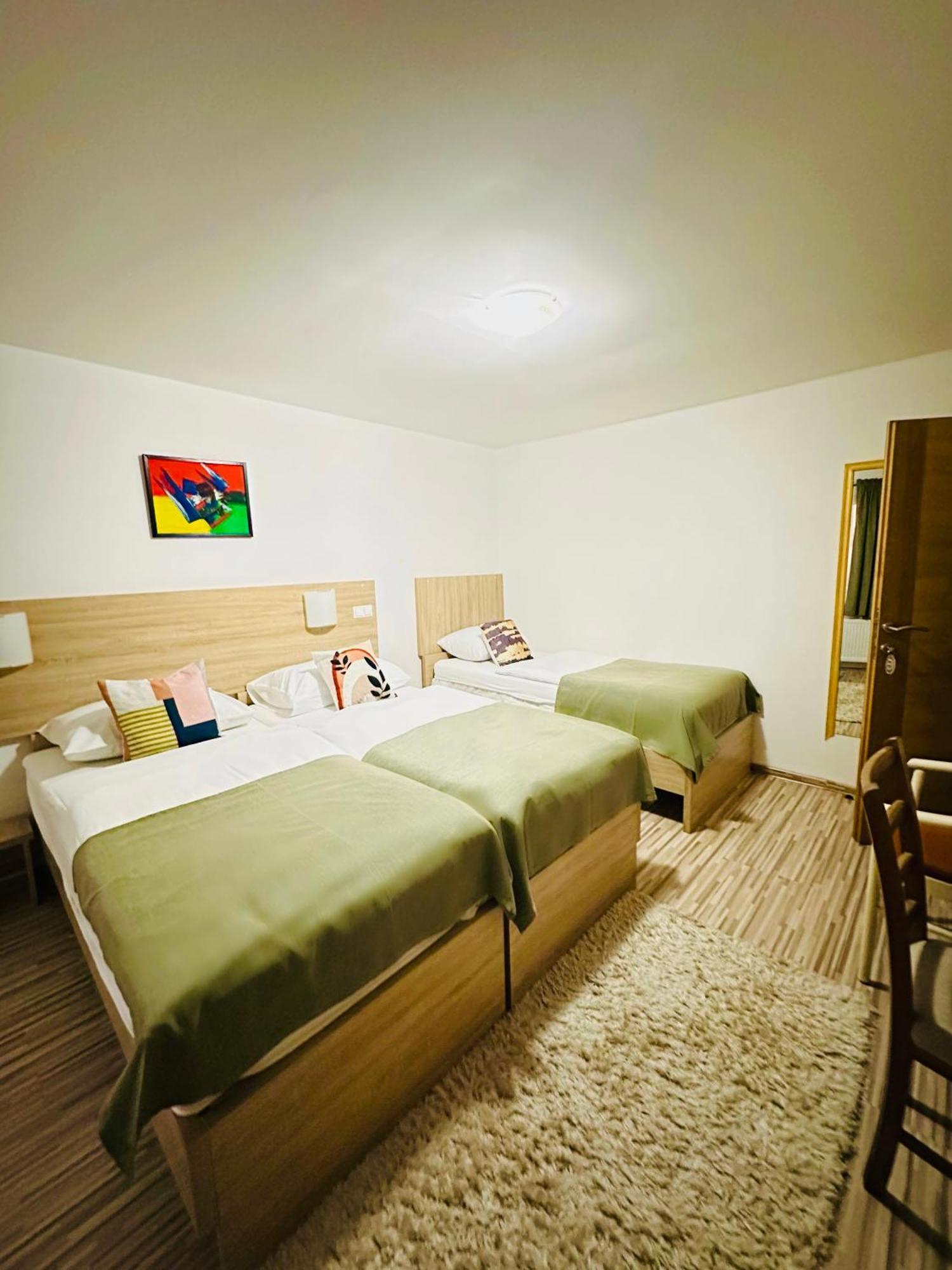 Motel Stovrela ซาซิน ภายนอก รูปภาพ